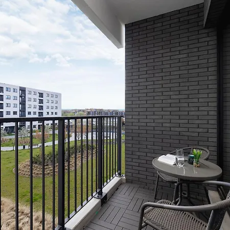 Beautiful & Spacious 1 Bedroom Apartament With Balcony By Renters Apartment *