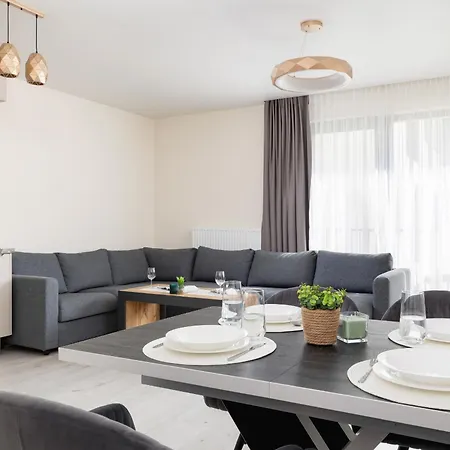 Beautiful & Spacious 1 Bedroom Apartament With Balcony By Renters Апартаменты Краков
