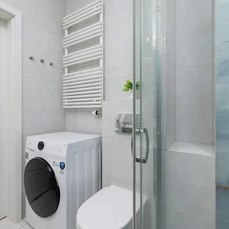Апартаменты Beautiful & Spacious 1 Bedroom Apartament With Balcony By Renters *